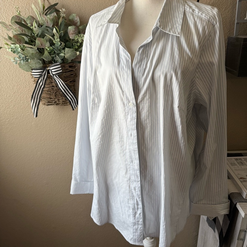 Lane Bryant Woman’s Plus Classic White Striped Button-Up Shirt 28W NWT